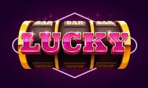 Layar smartphone menampilkan antarmuka game slot online di mata303